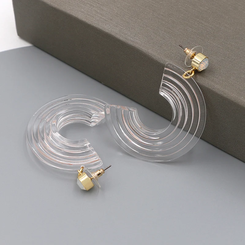 Moonstone Earrings가있는 투명한 C 모양 아크릴